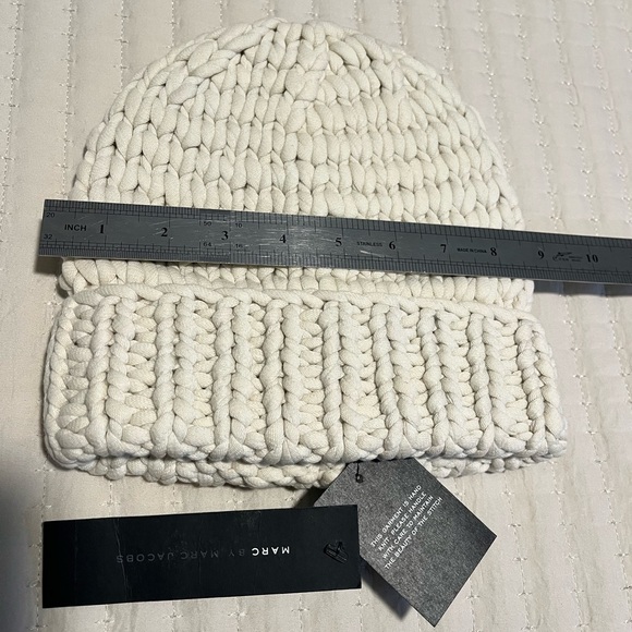 NWT Marc By Marc Jacobs Hand Knit Beanie - Picture 8 of 8